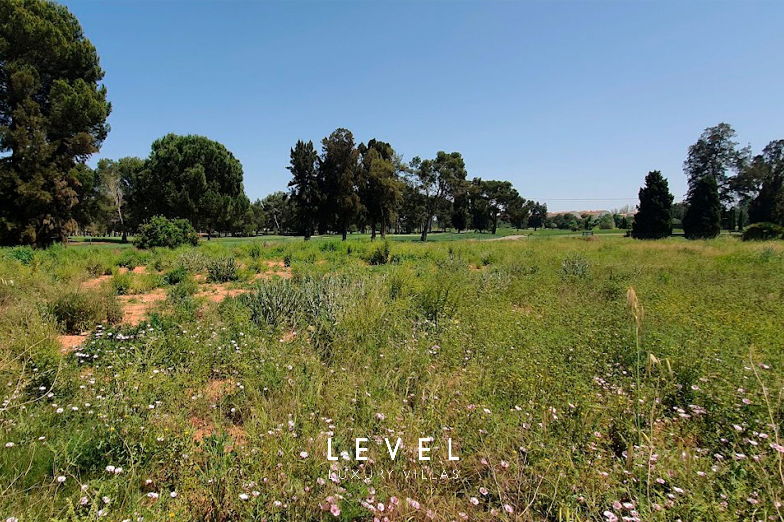 Terreno Bétera en venta ideal para construir una villa moderna en una zona residencial exclusiva cerca de Valencia