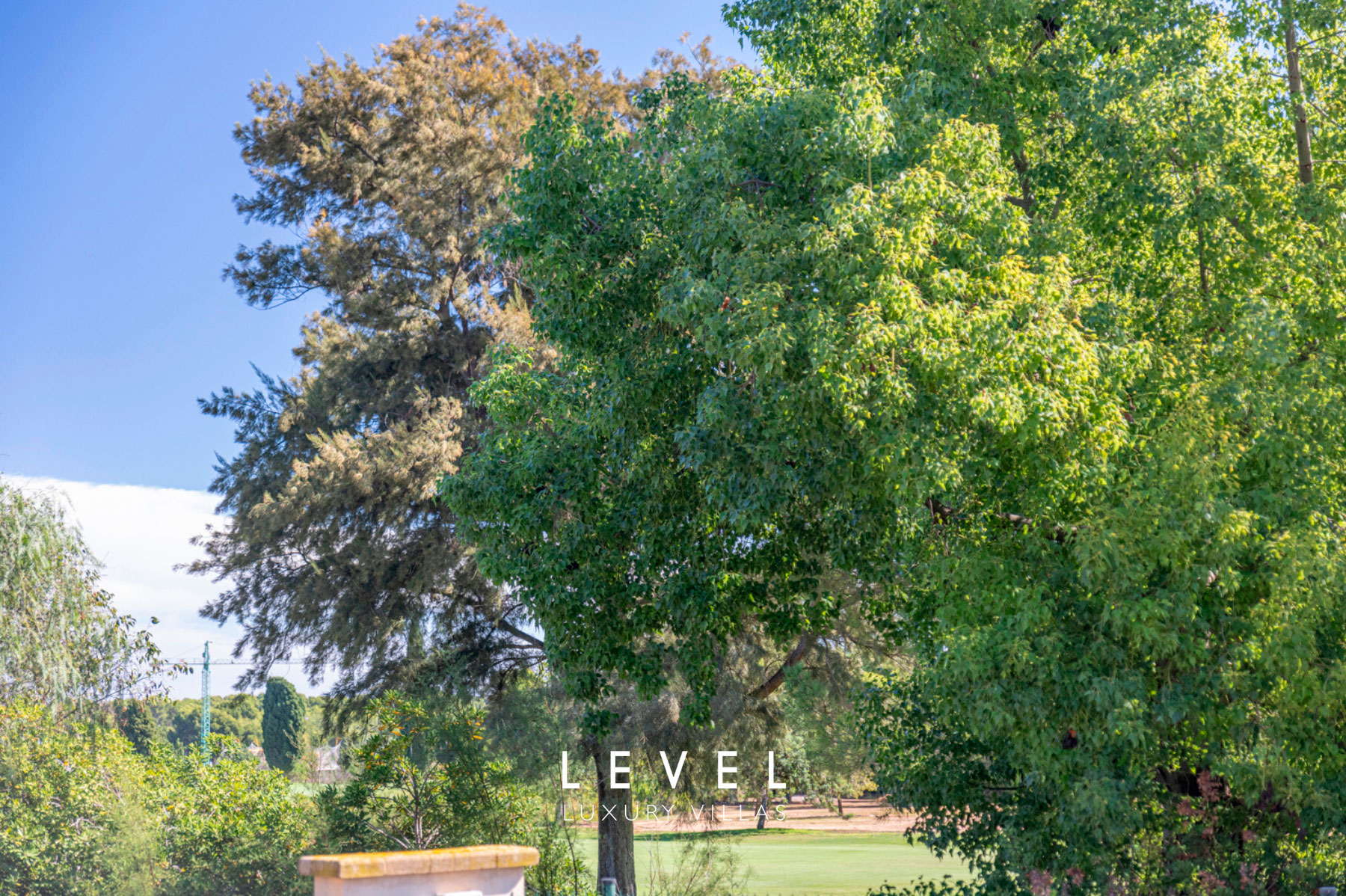 Terreno Reial en venta en urbanización exclusiva ideal para construir villa de lujo cerca de Valencia